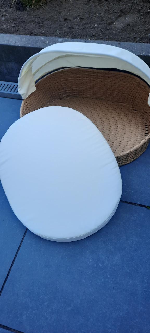 Hondenmand met luifel in rotanlook
