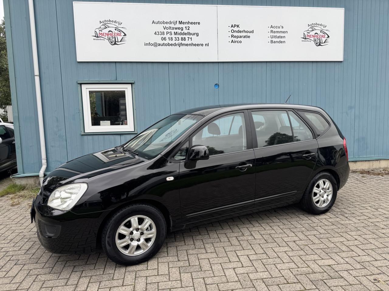 Leuke Kia Carens met leuke kilometerstand