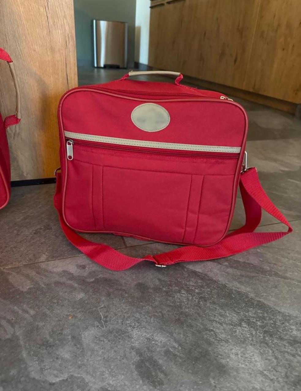 Complete set van 3 rode reistassen.