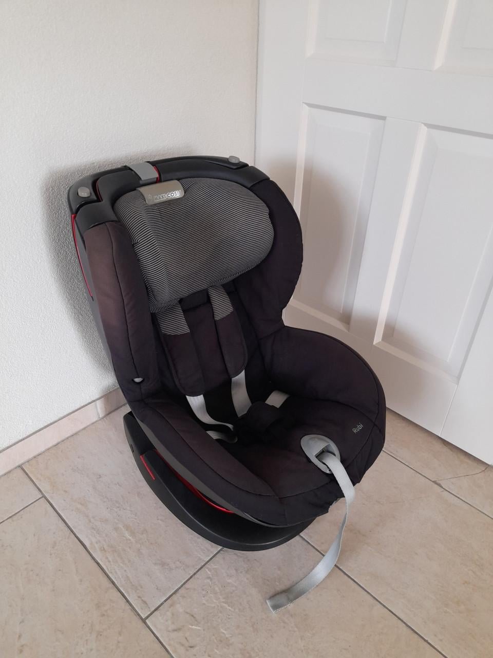 Maxi cosi autostoel 9 /18 kg (in goede schone staat )