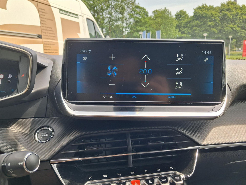 Peugeot 208 1.2 puretech 100pk eat8 allure pack | navi | bt | parkeersens. 