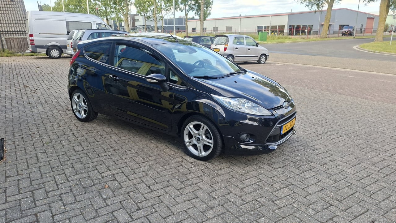 Ford Fiesta 1.6 Sport 3drs bj:2010 airco lm-velgen i.z.g.st