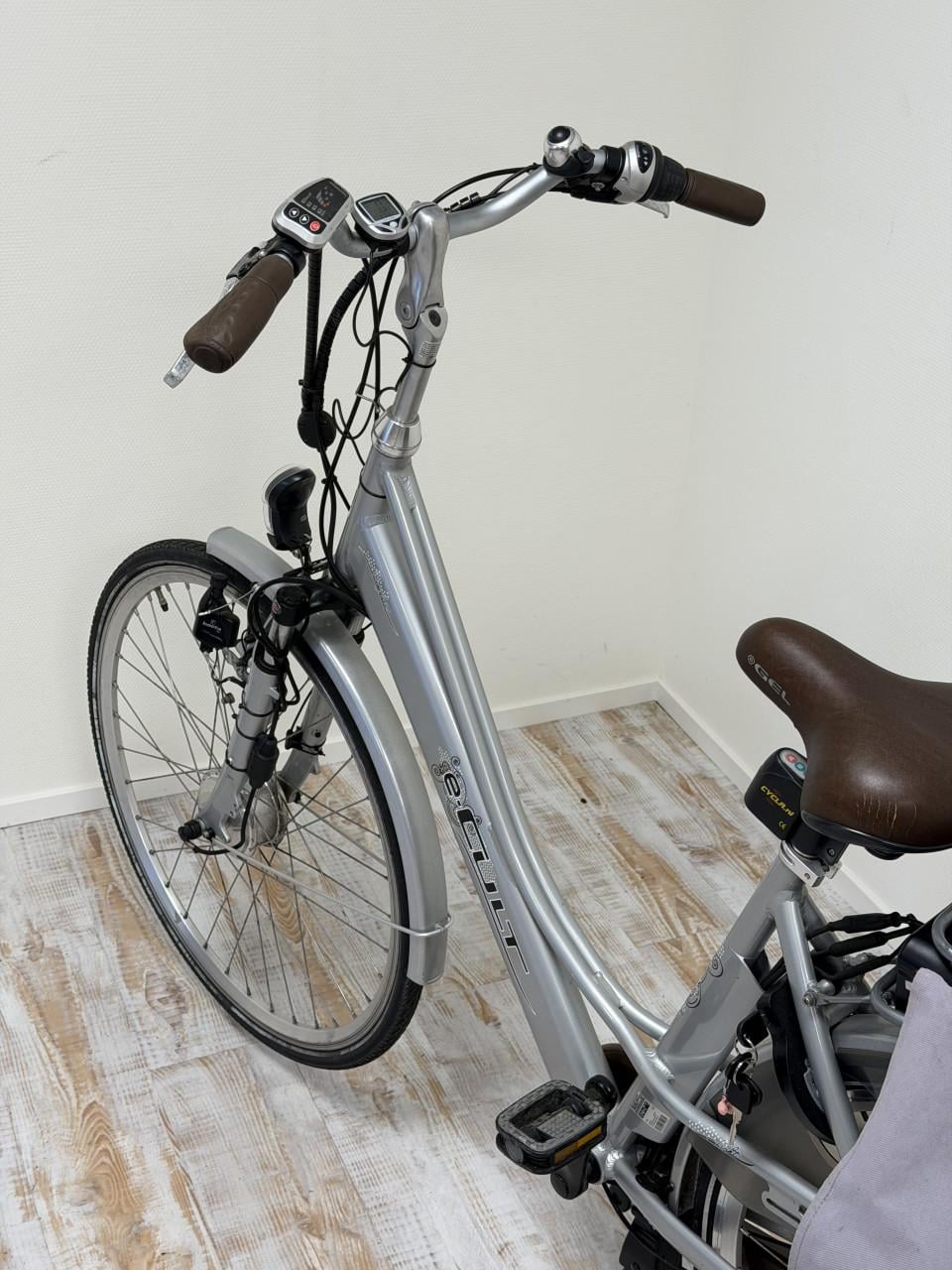Sterke Elektrische dames fiets E-Cult 420Wh Accu E-bike 52CM