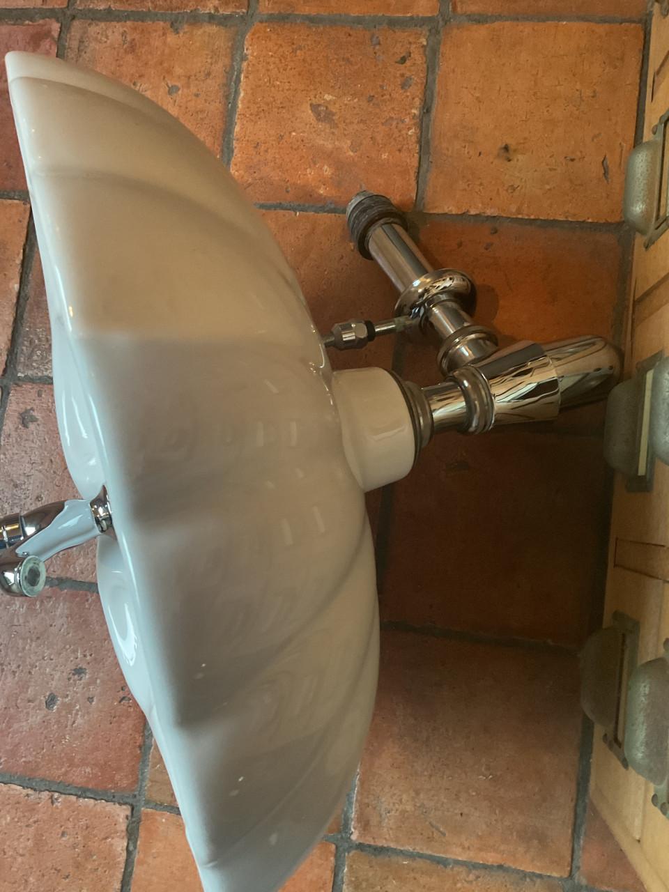 Klassieke  wastafel ( Villeroy & Boch )