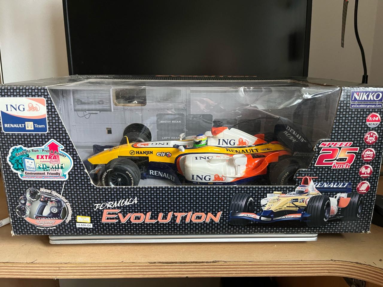 F1 wagen de F28 van Renault- collectors item  Radiografisch Schaalmodel