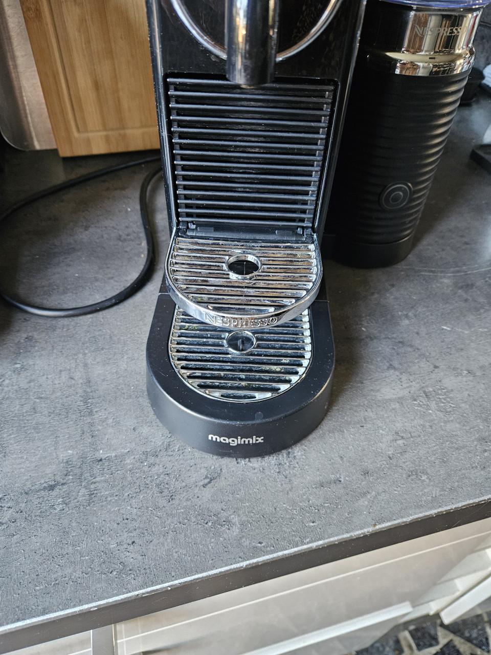 Zgan Krups Nespresso Magimix cupmachine met melkopschuimer