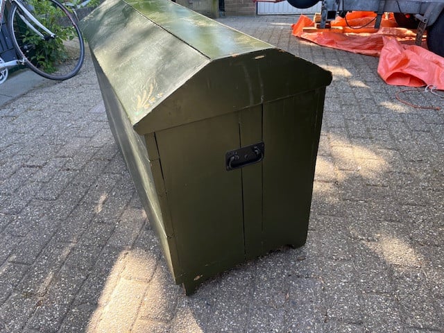 Dekenkist beschilderd