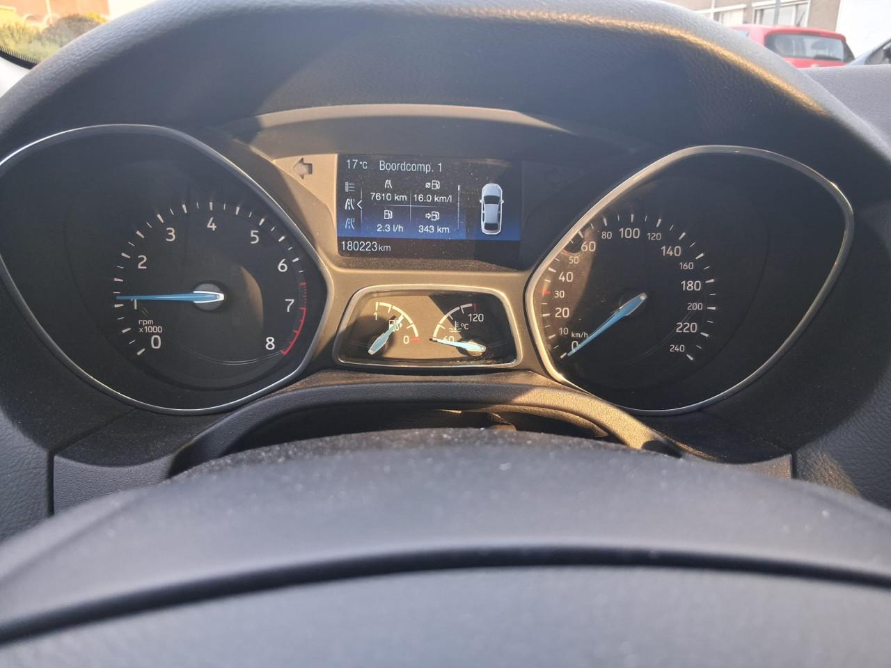 Ford Focus 1.0 ecoboost 74KW Wagon 2017 grijs