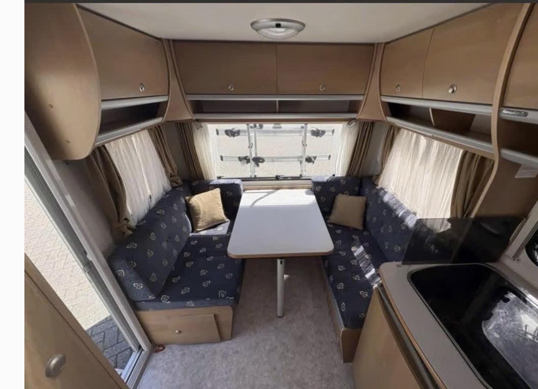 Kip caravan met mover en vloerverwarming