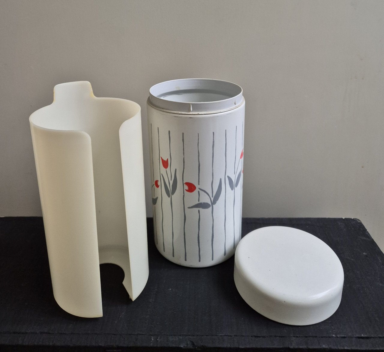 Vintage beschuitbus Brabantia  Metalen bus, creme wit