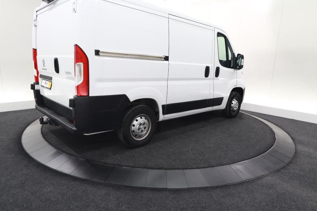Peugeot Boxer 330 2.2 bluehdi 120 l1h1 premium | trekhaak | camera | betimm