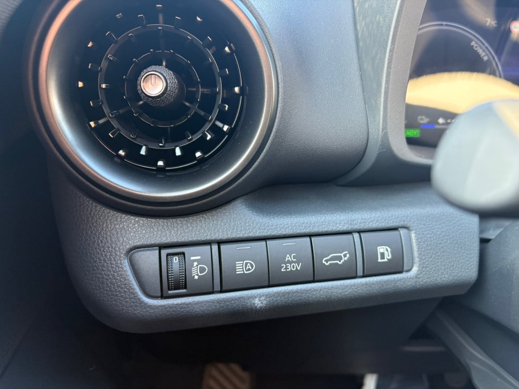 Toyota C-hr 2.0 plug-in hybrid 220 dynamic