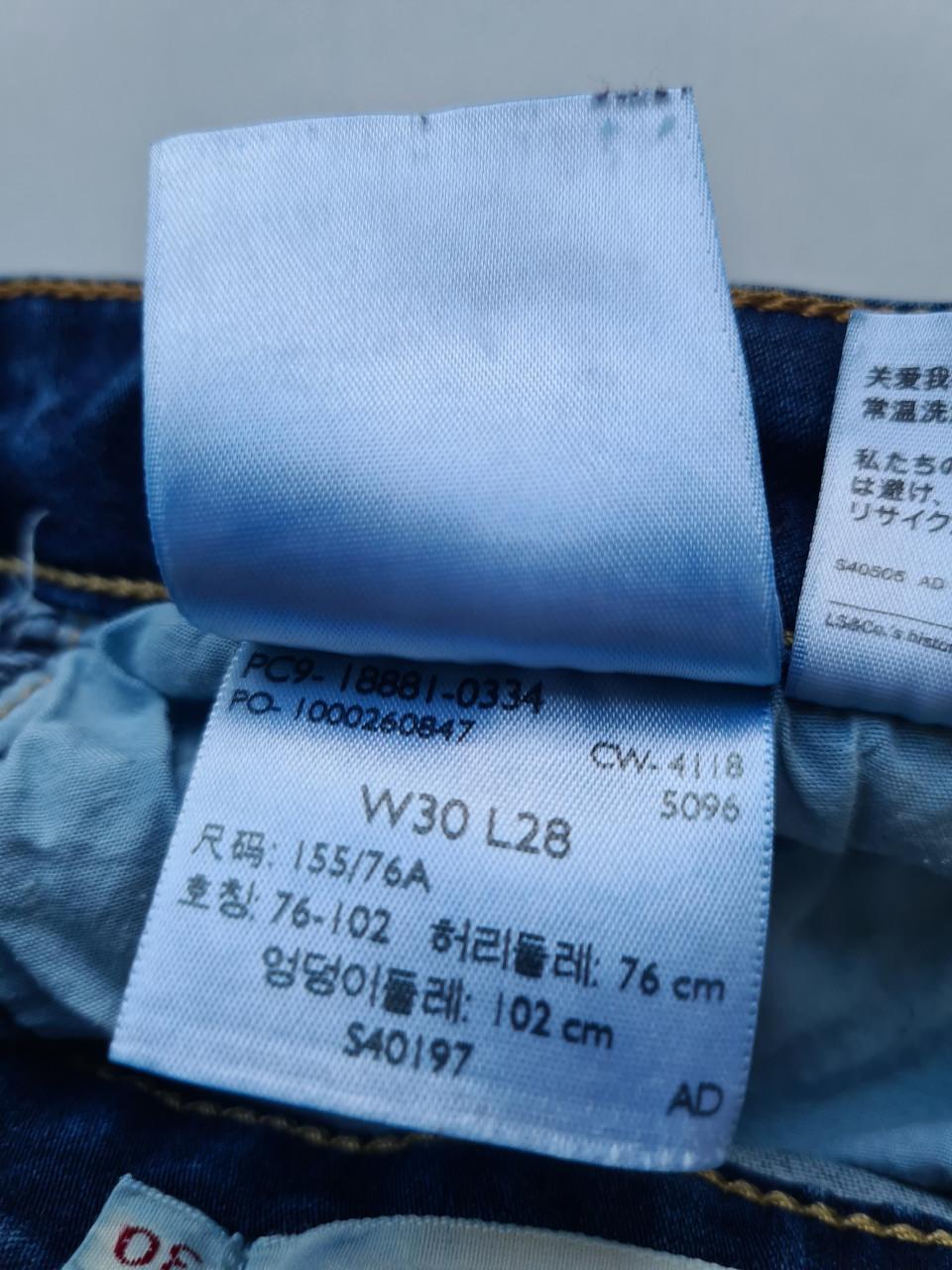 Mooie Levi's 711 Skinny jeans in een donkerblauwe wassing. W30 / L28