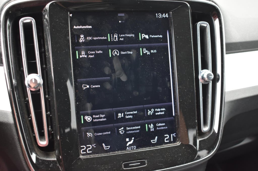 Volvo XC40 1.5 t3 leder | stuur en stoelverwarming | camera | apple carplay