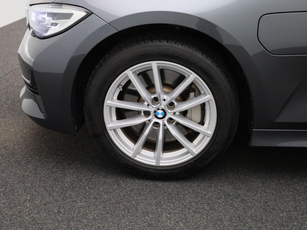 BMW 3-serie 330e | automaat | navigatie | half-leer | adaptive cruise contr