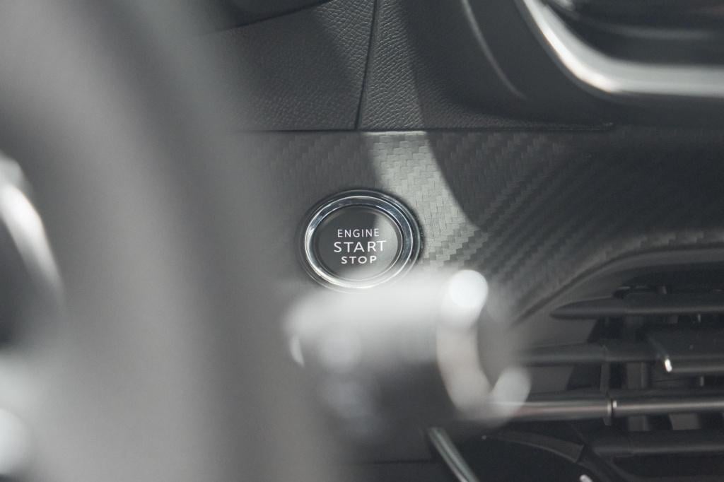 Peugeot 2008 puretech 130 eat8 gt | 360 camera | stoelmassage | adaptieve c