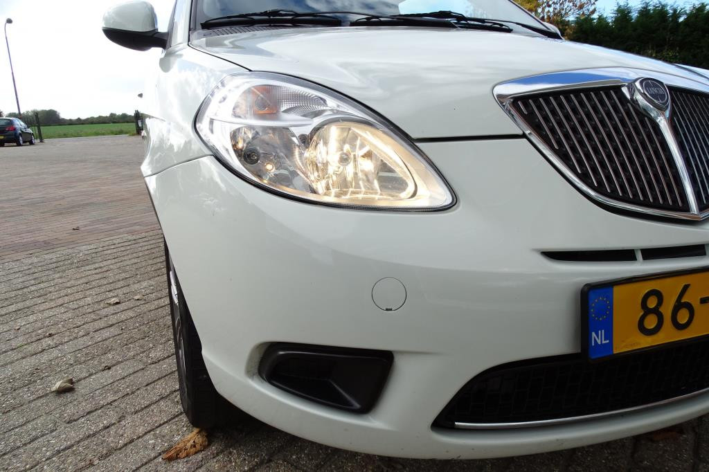 Lancia Y(psilon) 1.2 argento 60-pk 3-drs