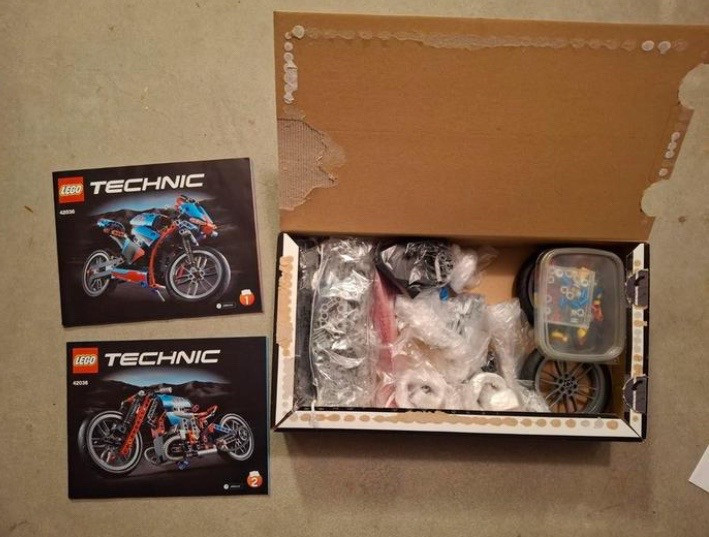 Lego Technic 42036 racemotor in originele doos