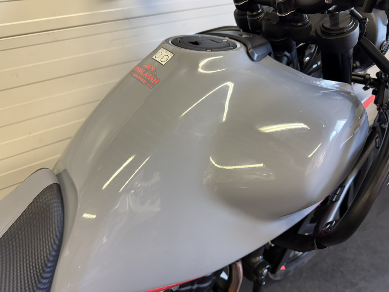 Jonge en complete Royal Enfield Himalayan 450!