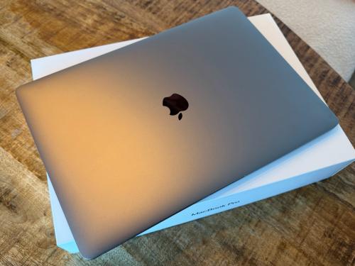 Apple Macbook Pro 15Inch (2017) inclusief doos nieuwstaat!