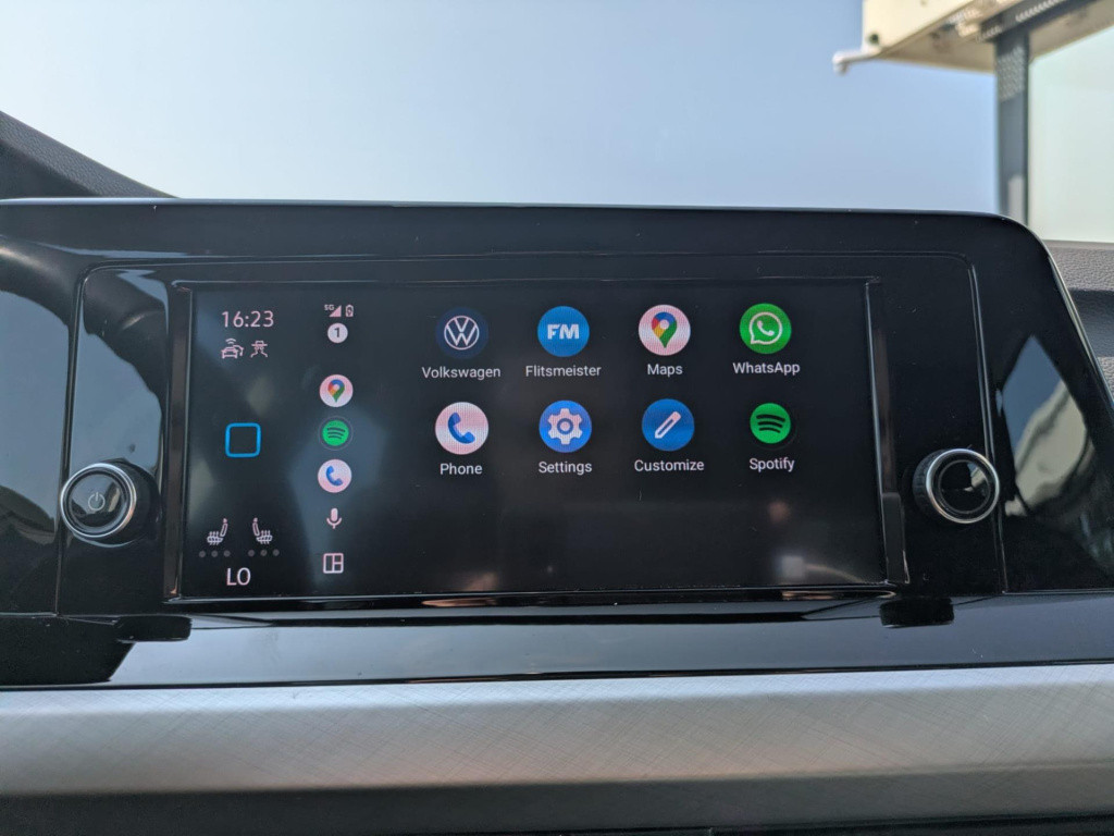 Volkswagen Golf 1.0 tsi life business | trekhaak | camera | carplay | acc |