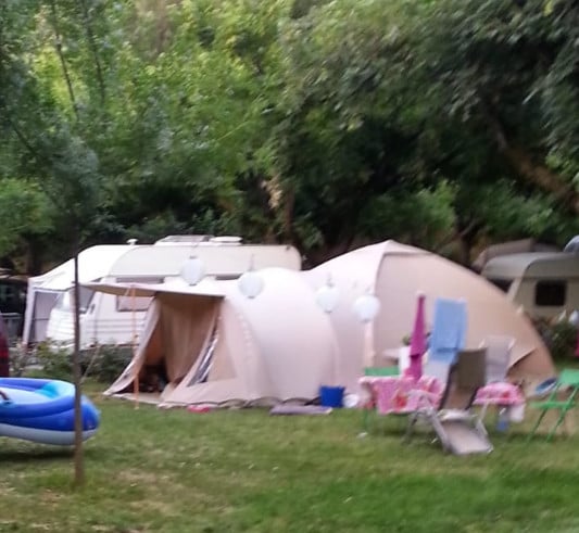 Karsten opblaas tent 350cm met voortent en luifel