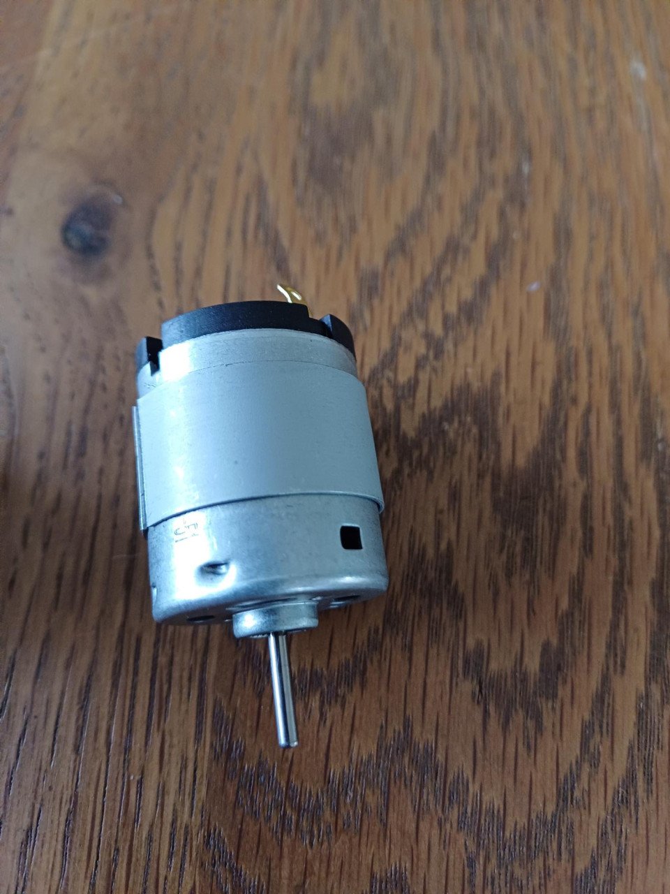 ELEKTROMOTORTJES VOOR b.v. SPEELGOED.