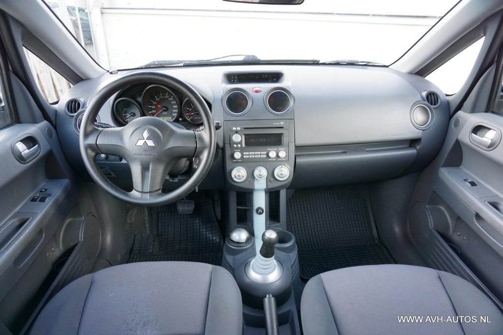 Mitsubishi Colt 1.5 invite automaat
