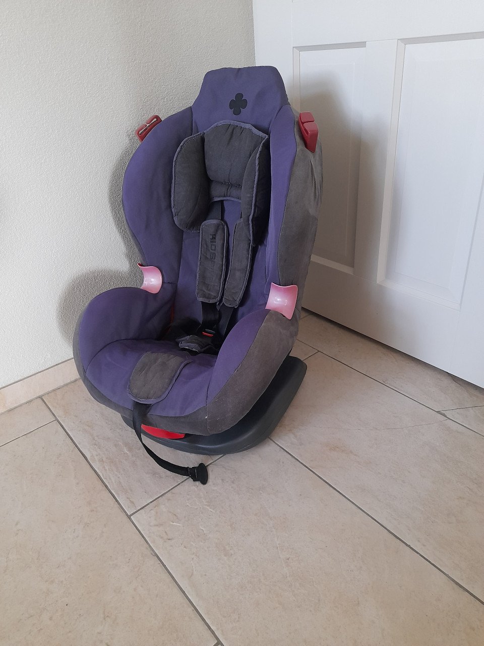 Autostoel 9 / 25 kg  (in goede staat )