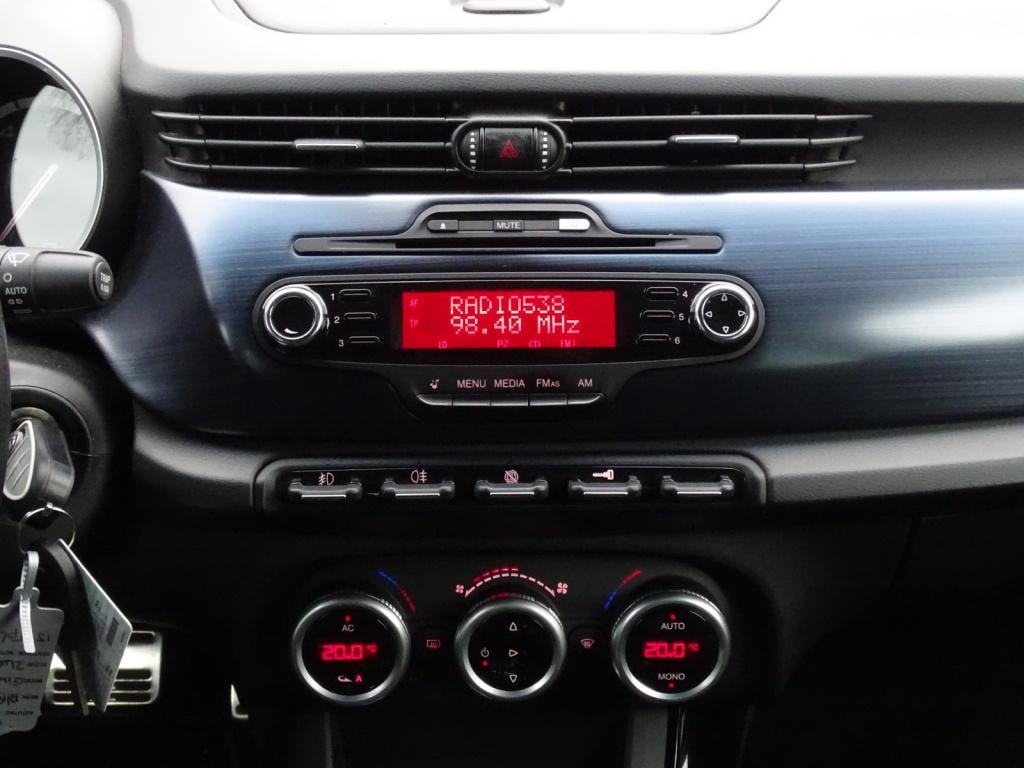 Alfa Romeo Giulietta 1.4 t distinctive 170pk automaat | bluetooth