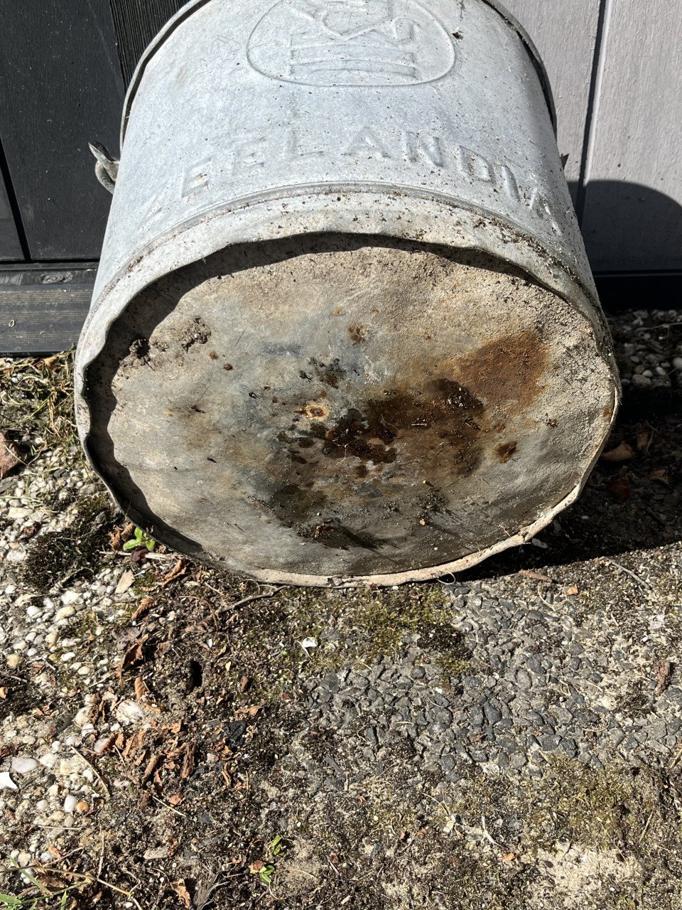 2 metalen emmers Zeelandia Zierikzee
