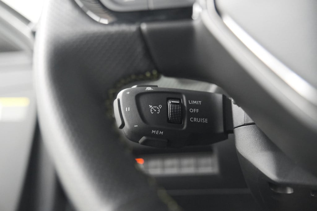 Peugeot 208 puretech 100 gt | camera | adaptieve cruise control | navigatie