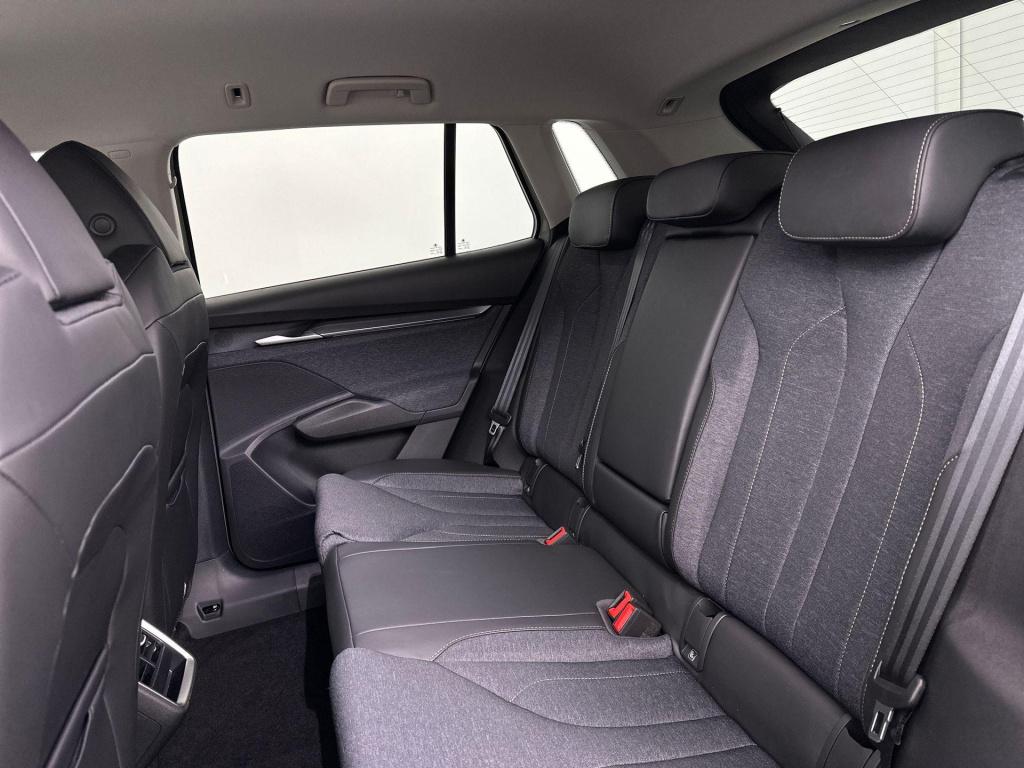 Skoda Elroq business edition tour elektromotor 150 kw / 204 pk