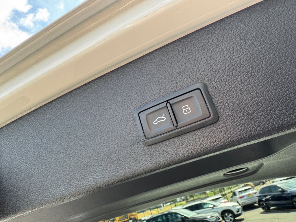 Audi Q2 30 tfsi sport * keyless * stoelverwarming * pdc 2x