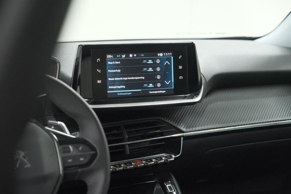 Peugeot 2008 puretech 130 eat8 allure pack | camera | parkeersensoren | key