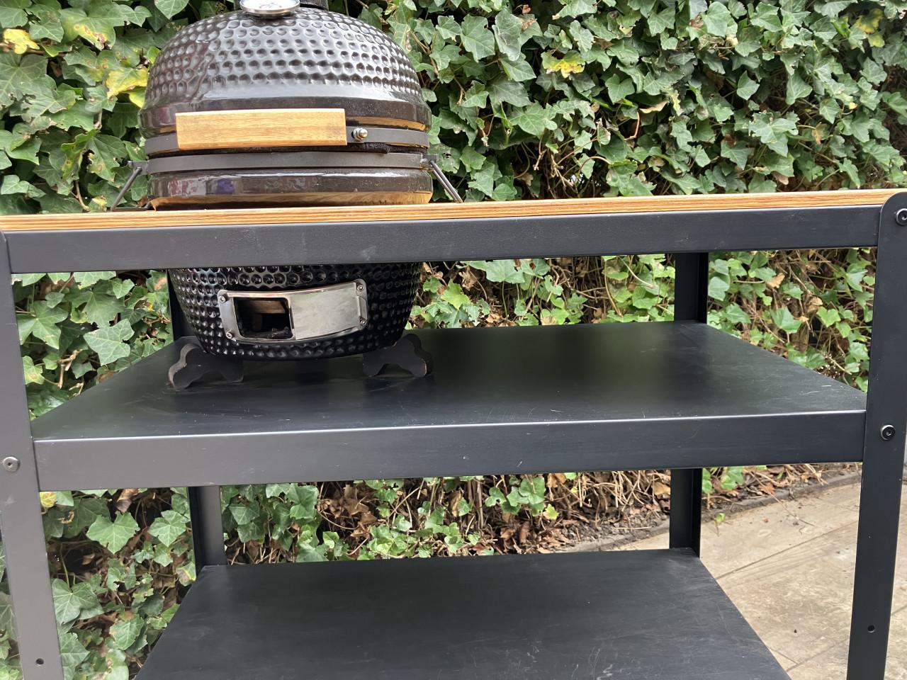 Mini kamado met werkbank