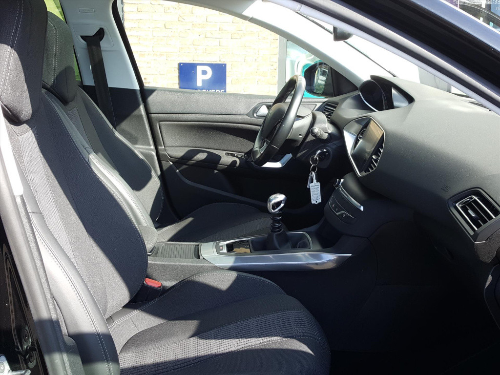 Peugeot 308 1.2 puretech 130pk s&s allure navigatie | cruise & climate cont