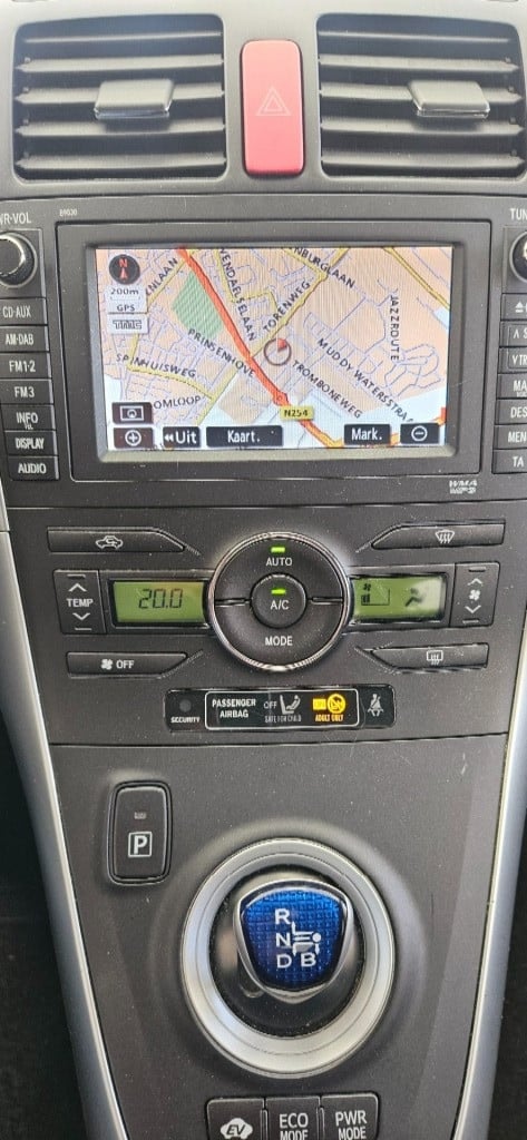 Toyota Auris 1.8 full hybrid dynamic verbruik 1:25 !!