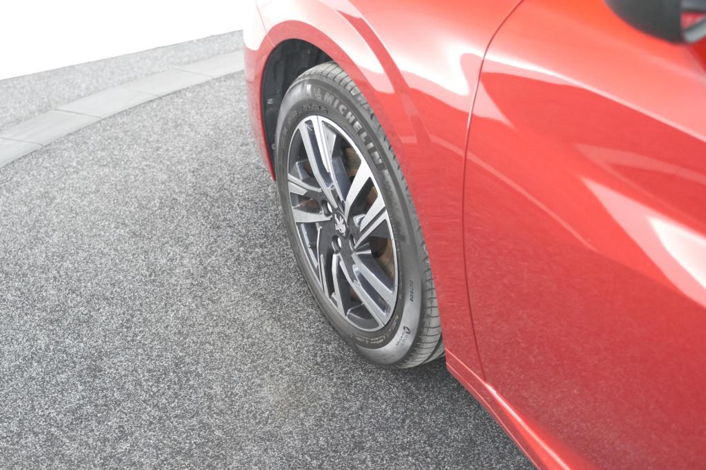 Peugeot 208 puretech 100 allure pack | camera | stoelverwarming | apple car