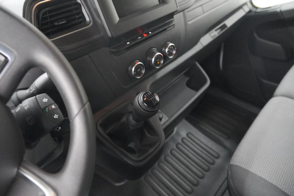 Renault Master t35 2.3 dci 135 l2h2 comfort | camera | vloerplaat | navigat