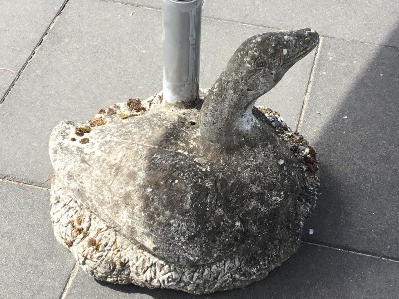 Parasolvoet.  Beton