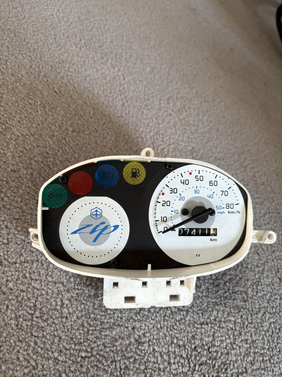 Piaggio Zip dashboard/kilometer teller