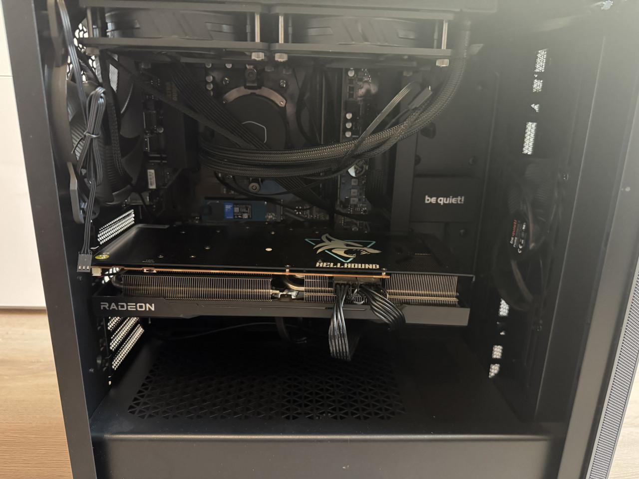 PC | RX 6700XT HELLHOUND | Ryzen 5 5600 | 32GB RAM | 1TB SSD