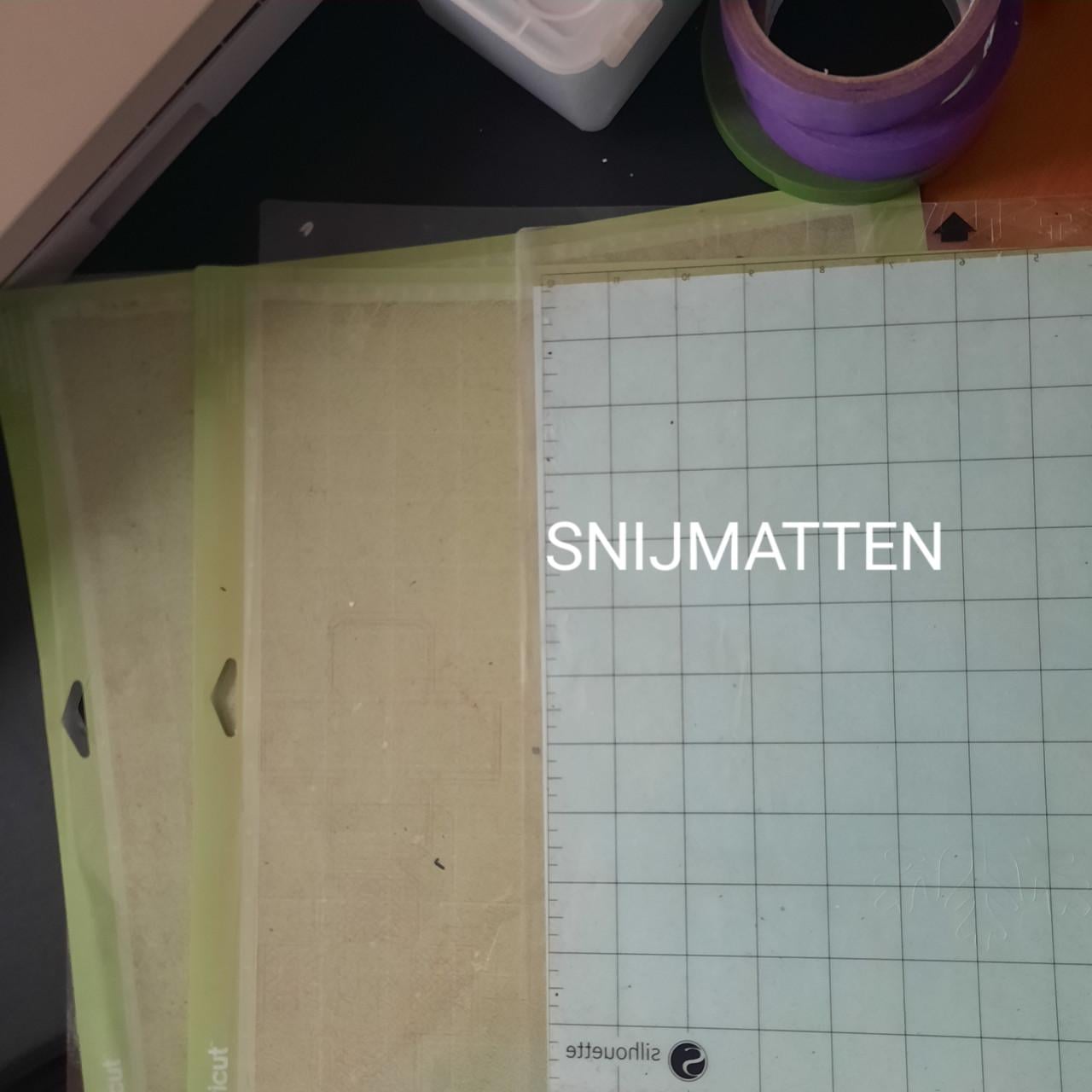 Te koop  Silhouette cameo 4 + hitte pers