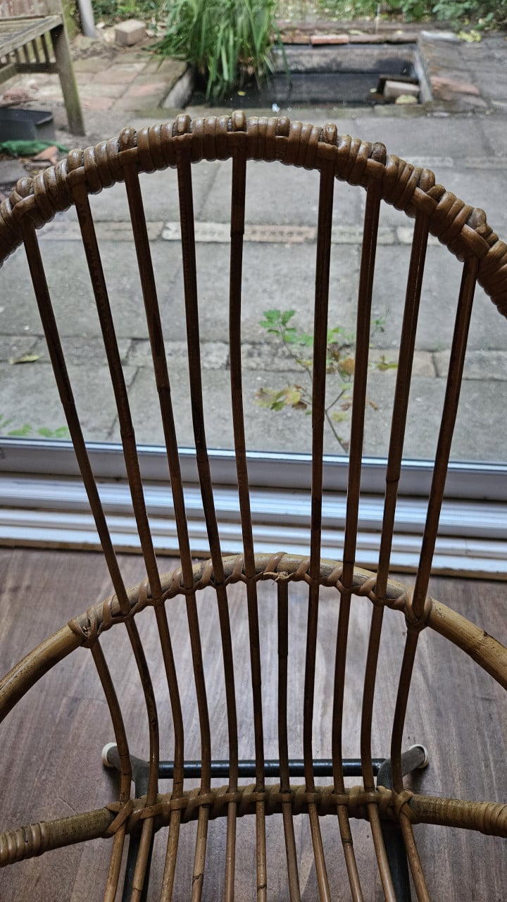 Antieke rotan kinderstoeltjes