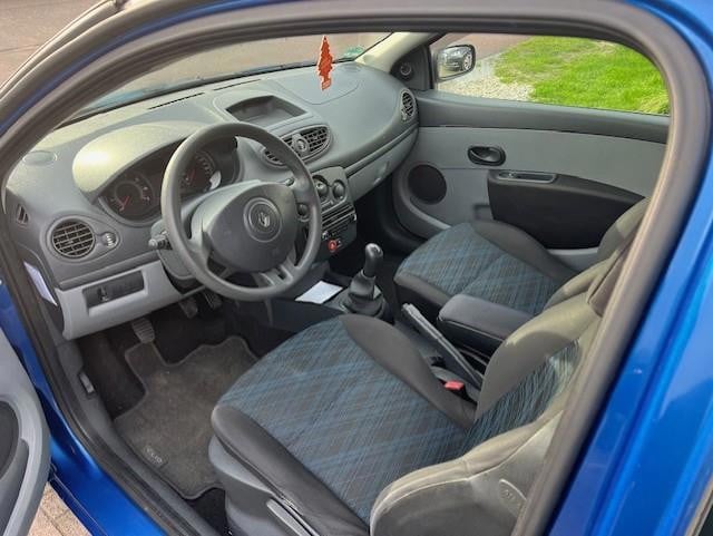Renault Clio 1.2-16v authentique