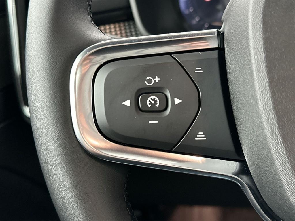 Volvo Ec40 extended range plus dark