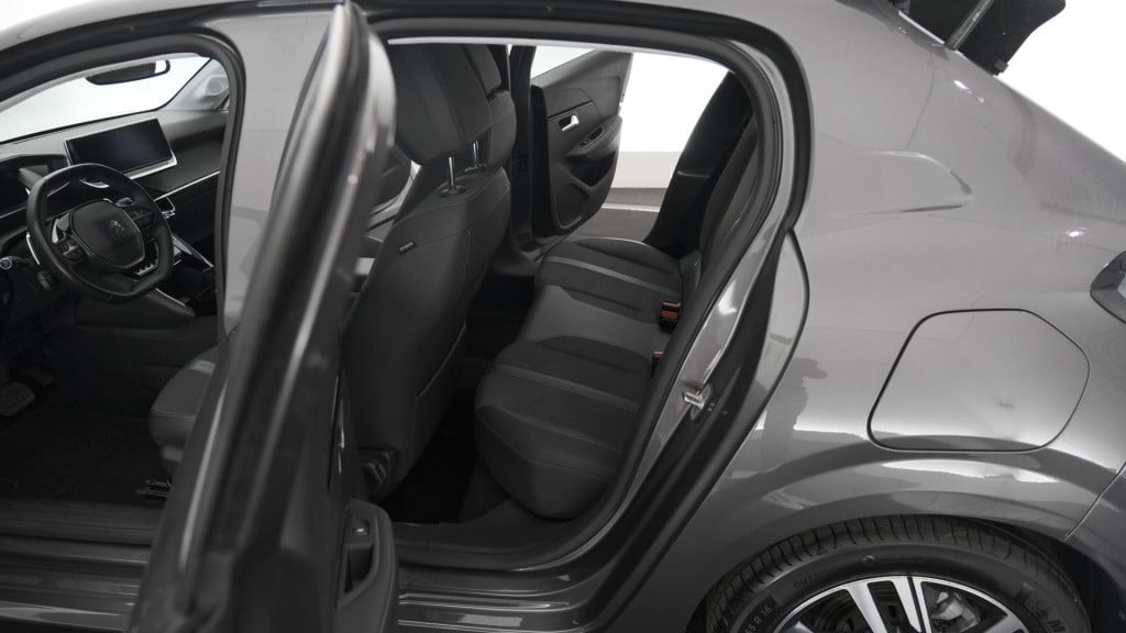 Peugeot 208 puretech 100 eat8 allure | camera | apple carplay | navigatie |