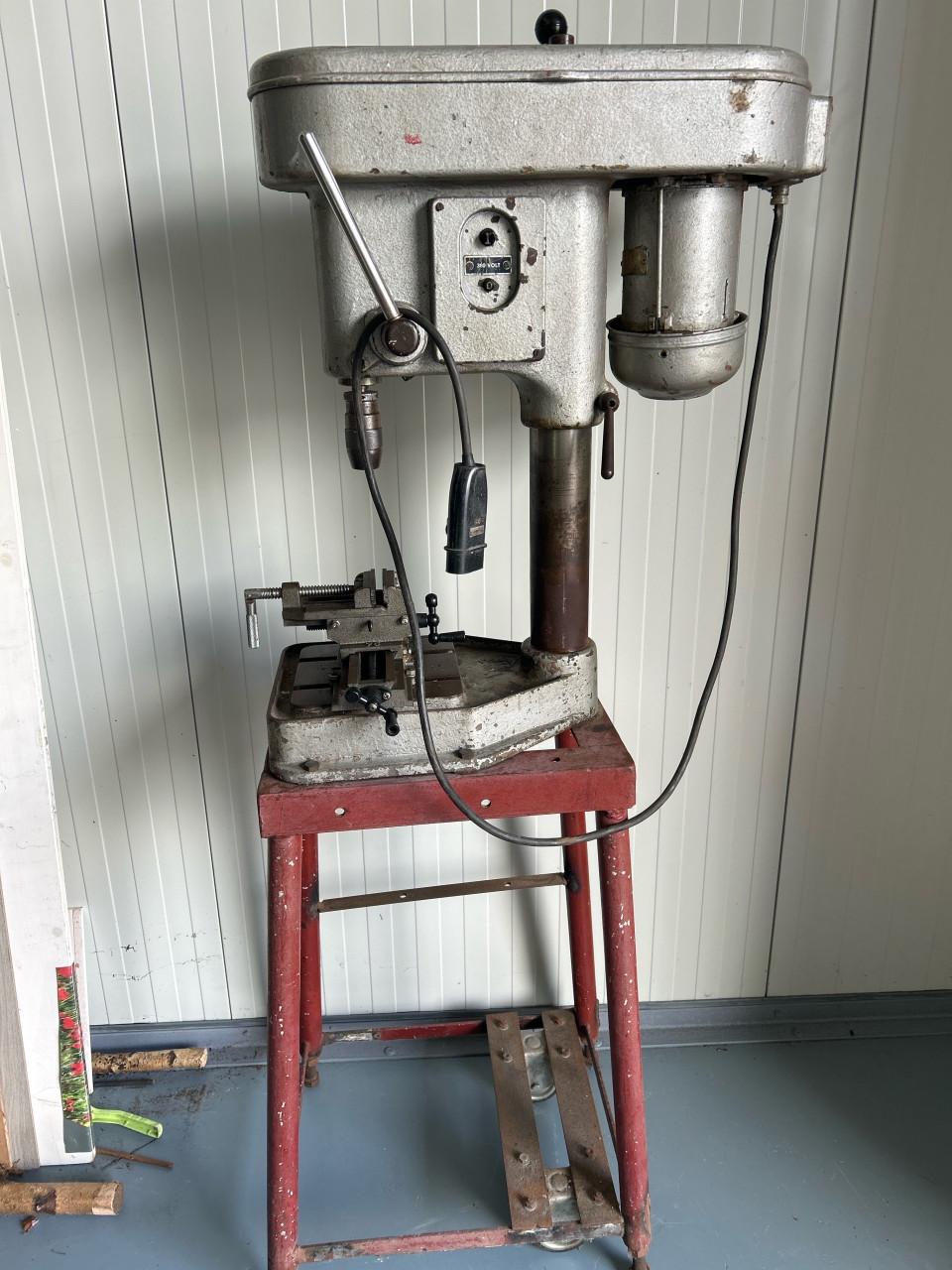 Vintage industriële kolomboormachine EMF Dordt 226 BV 5/4 – werkend