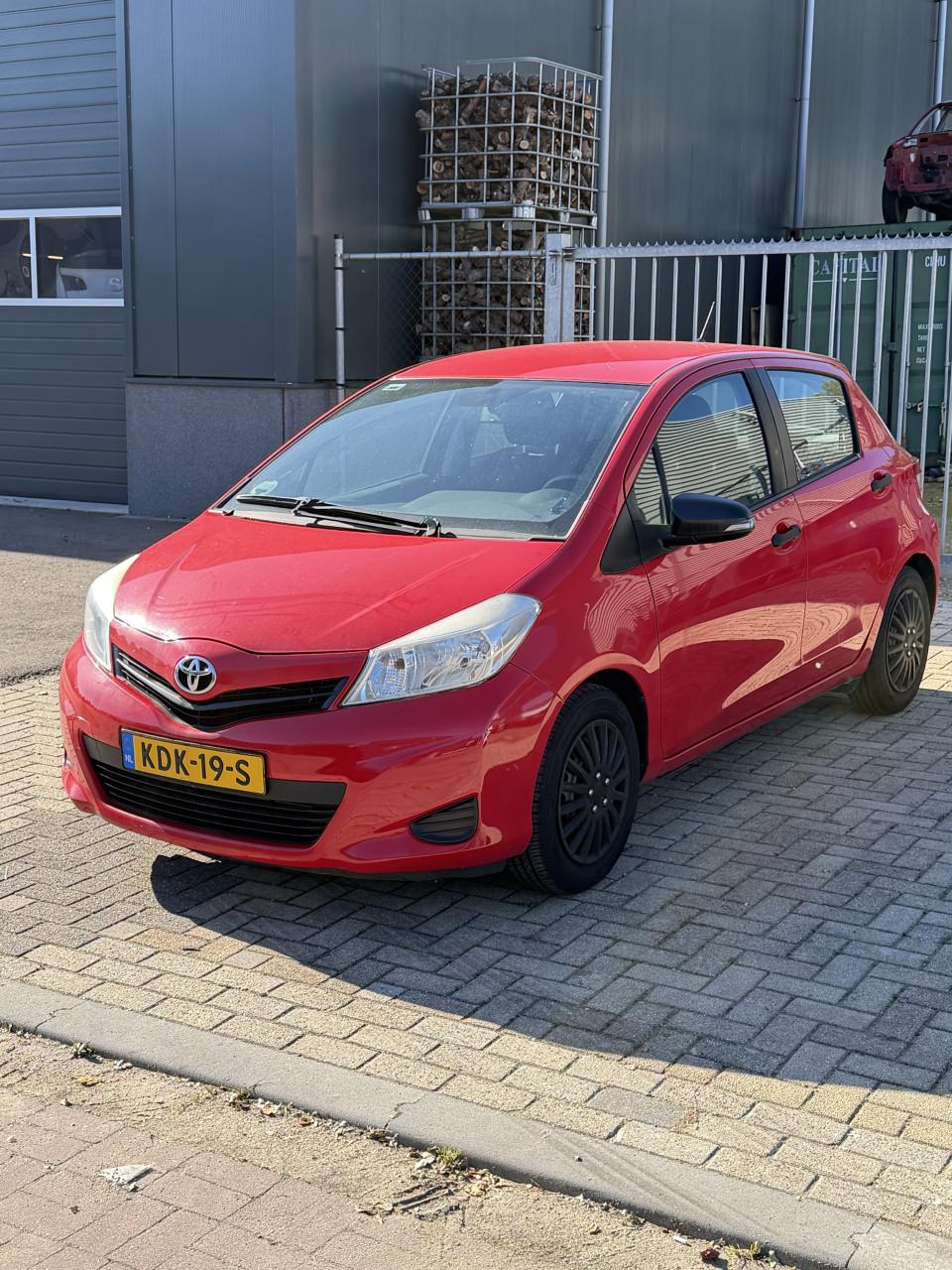 Toyota Yaris 1.0 VVT-i 2012 84.000 KM Airco APK Lage kmstand